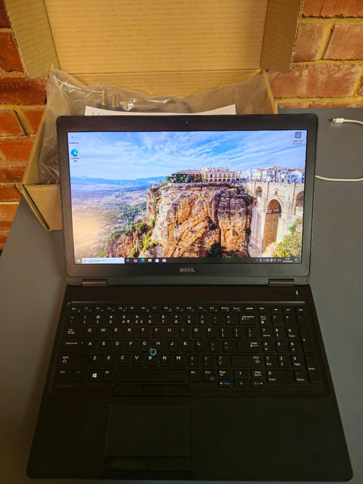 Dell Precision 3520 (Fair Condition) 15.6 Inch Workstation Laptop; i7 7820HQ; 8GB PC4; 256GB SSD; Nvidia M620; Win10Pro; Refurb