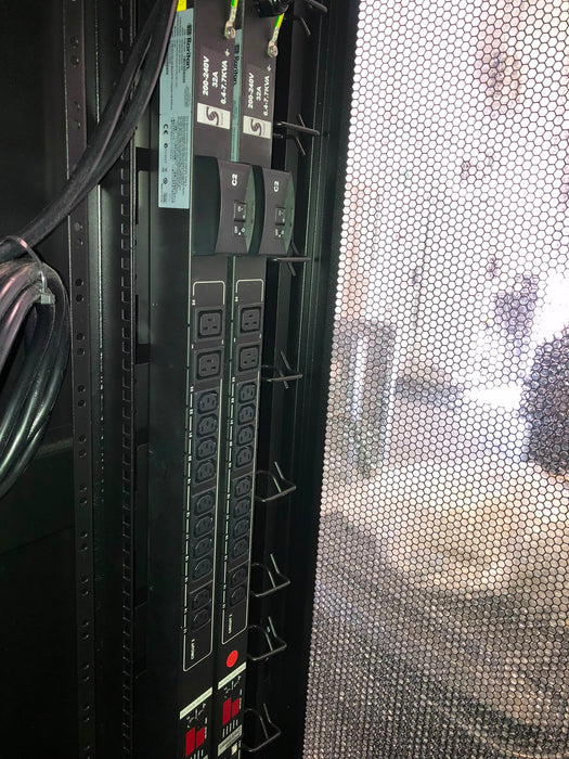 Modrac 42U Server Rack Cabinet with 2 × Raritan PXE-1493 Intelligent PDUs – Pre-Owned