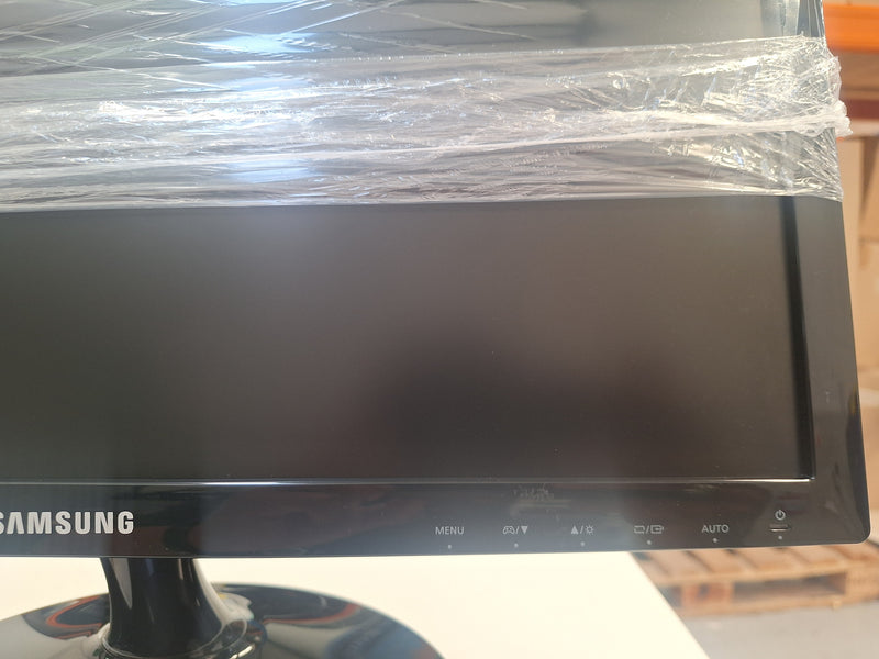 Pre-Owned 19 Inch Wide LCD Monitor - VGA